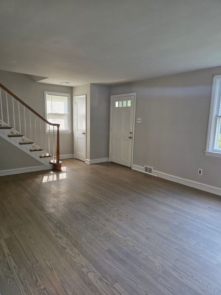 121 Concord Ave - Photo 7 of 33