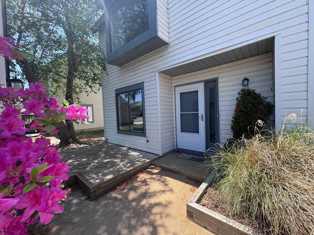 718 Hecate Dr - Photo 3 of 21