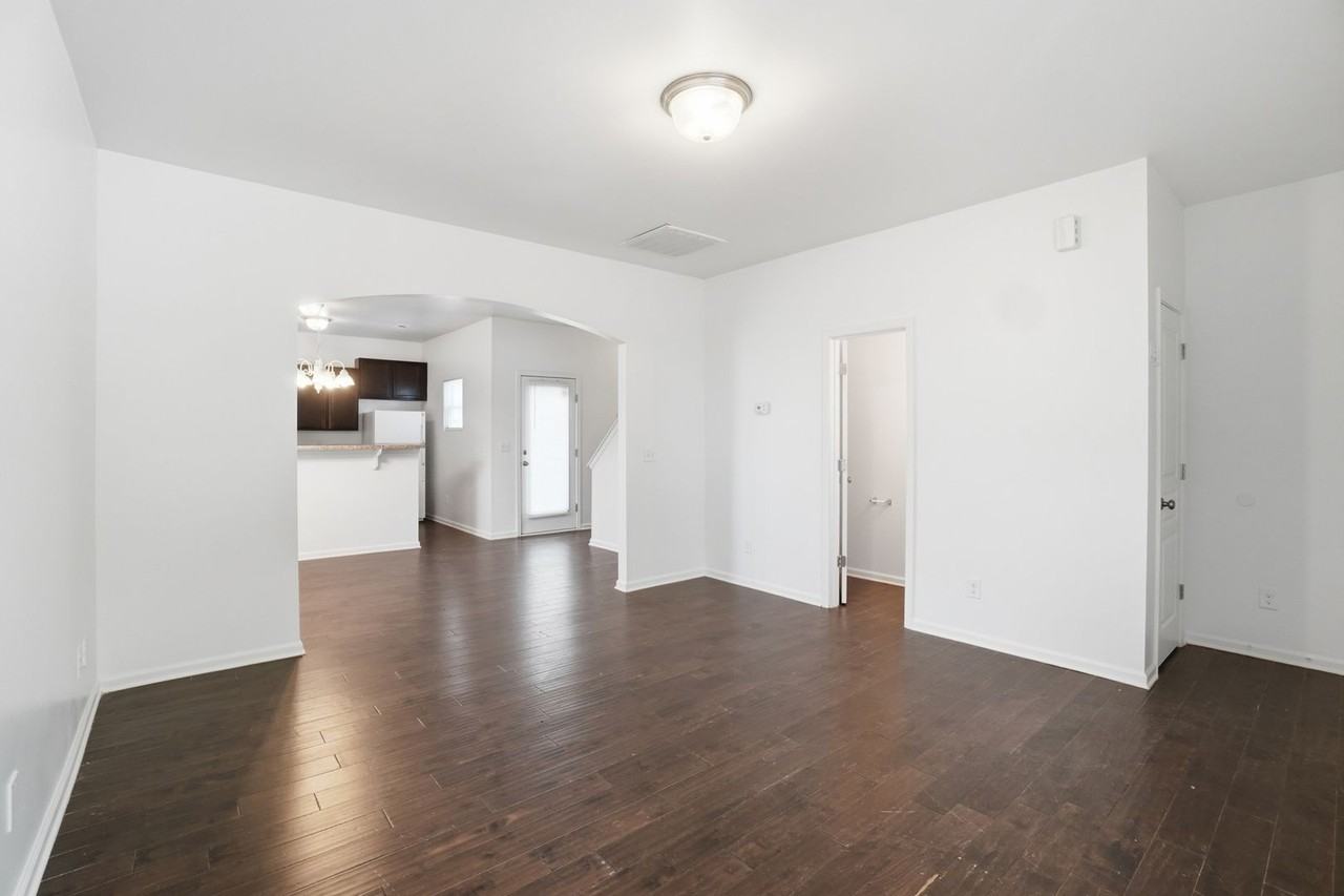 4628 Montelena Dr - Photo 6 of 40