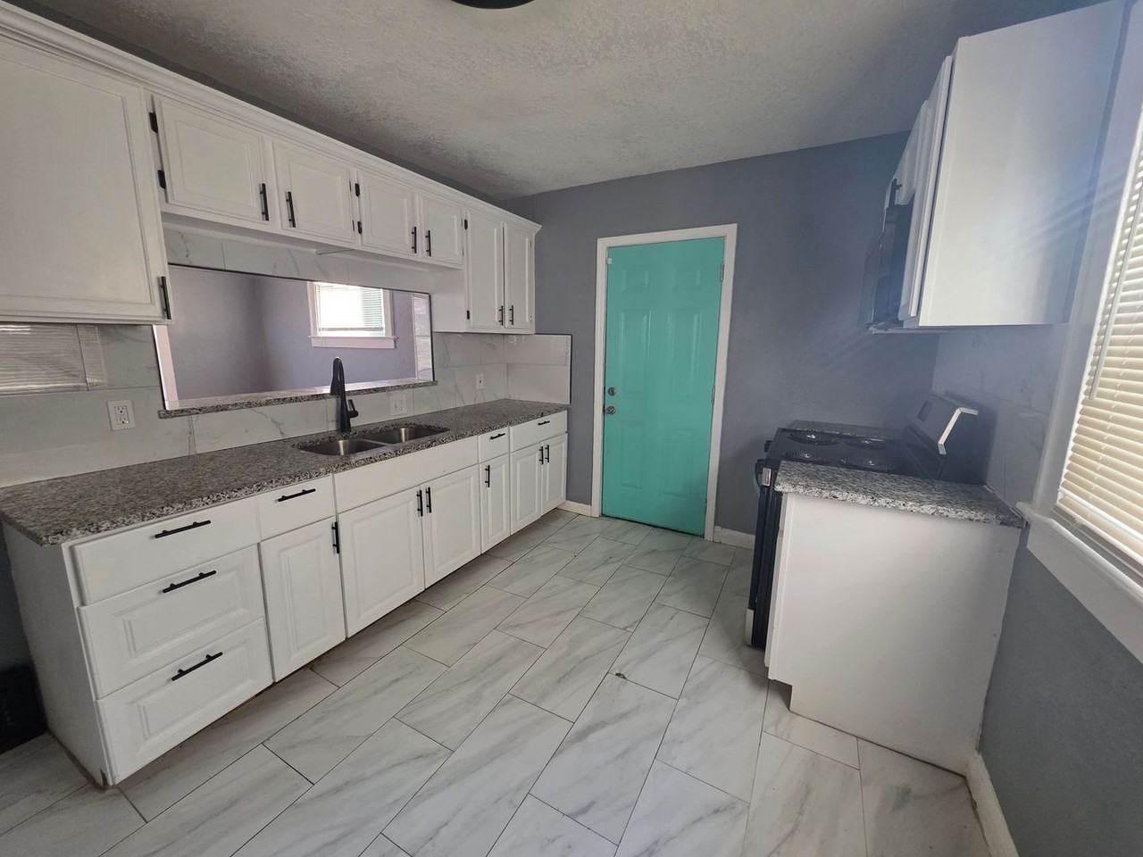 3701 Indiana Ave - Photo 6 of 18