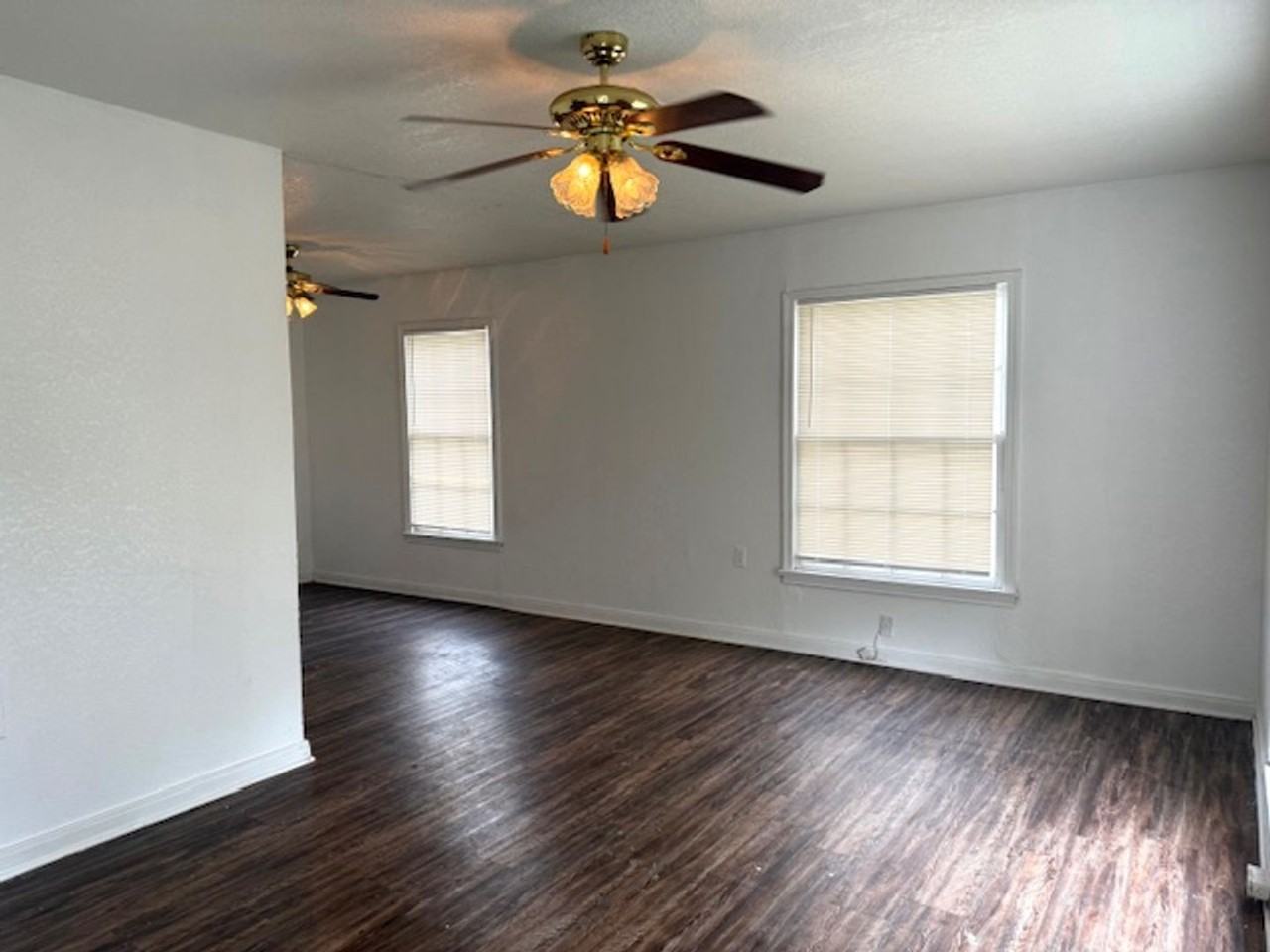 2621 Windsor Ave - Photo 2 of 7