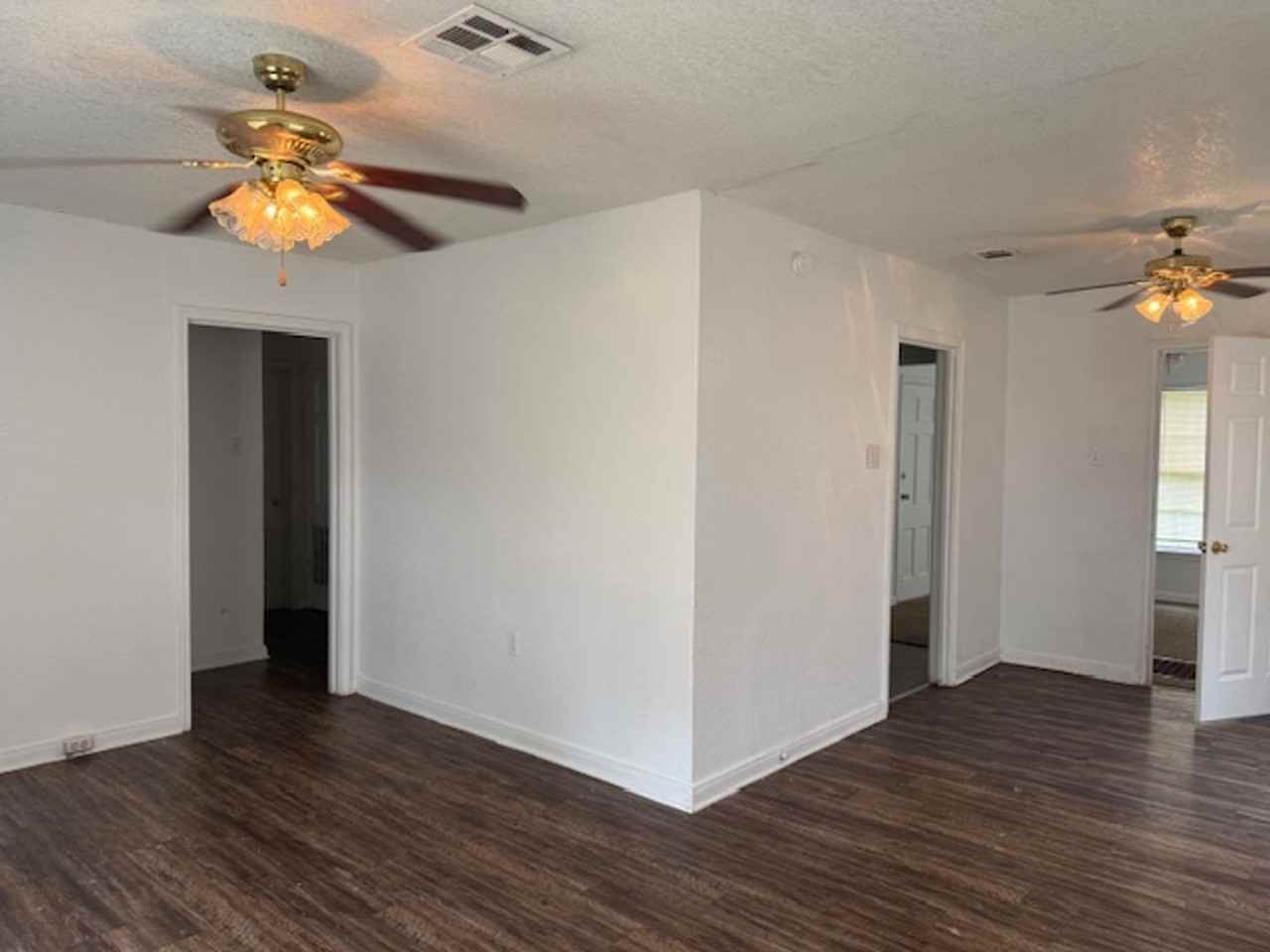 2621 Windsor Ave - Photo 3 of 7