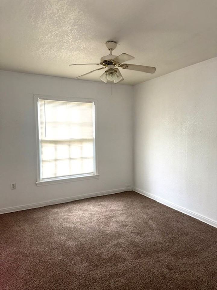 2621 Windsor Ave - Photo 7 of 7