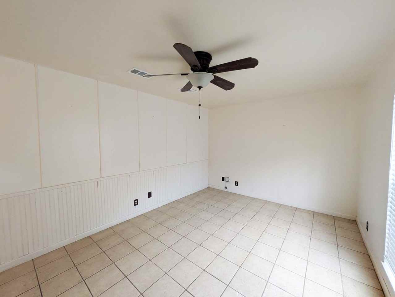 9225 Shepherd Dr - Photo 4 of 19