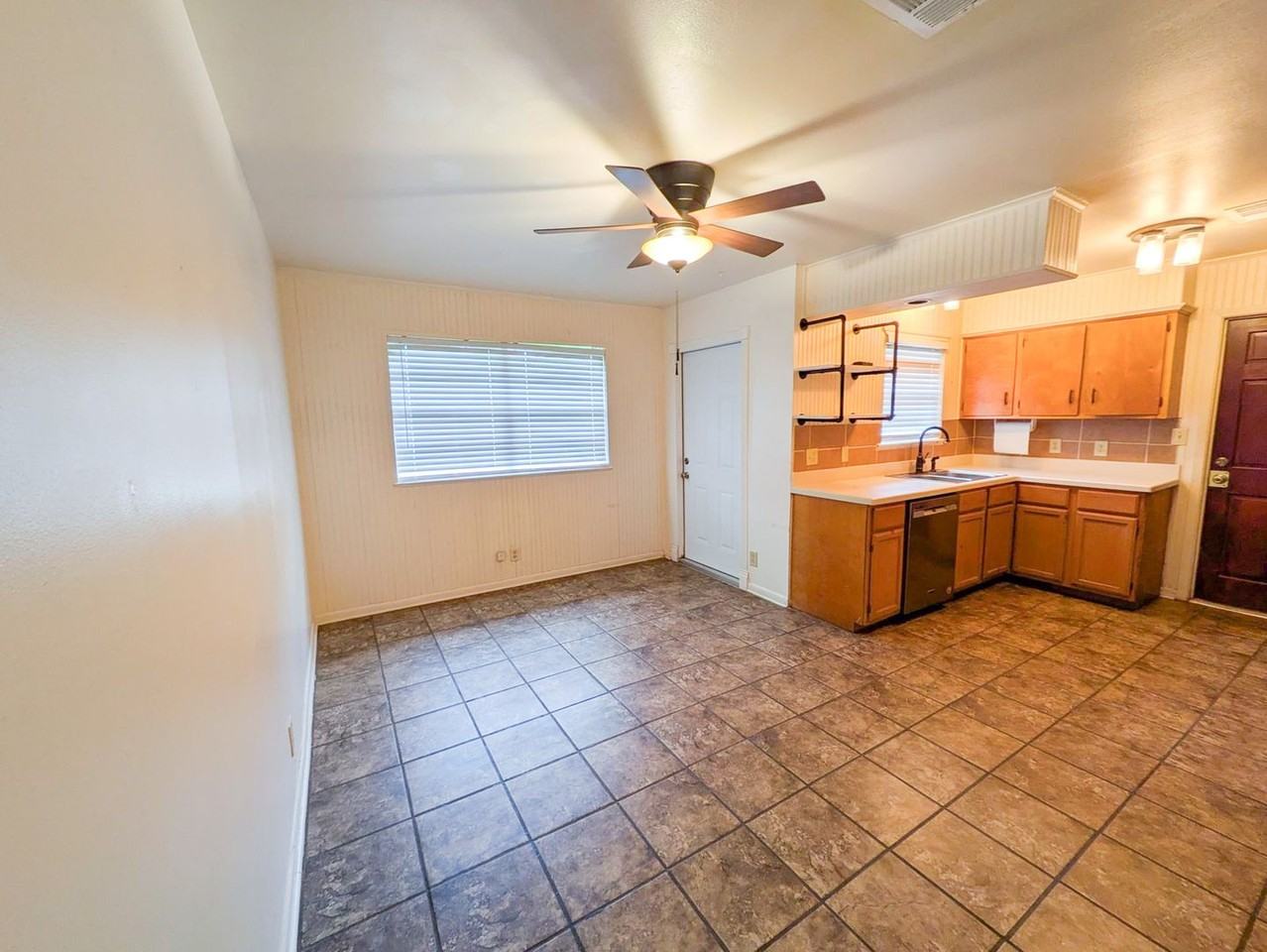 9225 Shepherd Dr - Photo 5 of 19