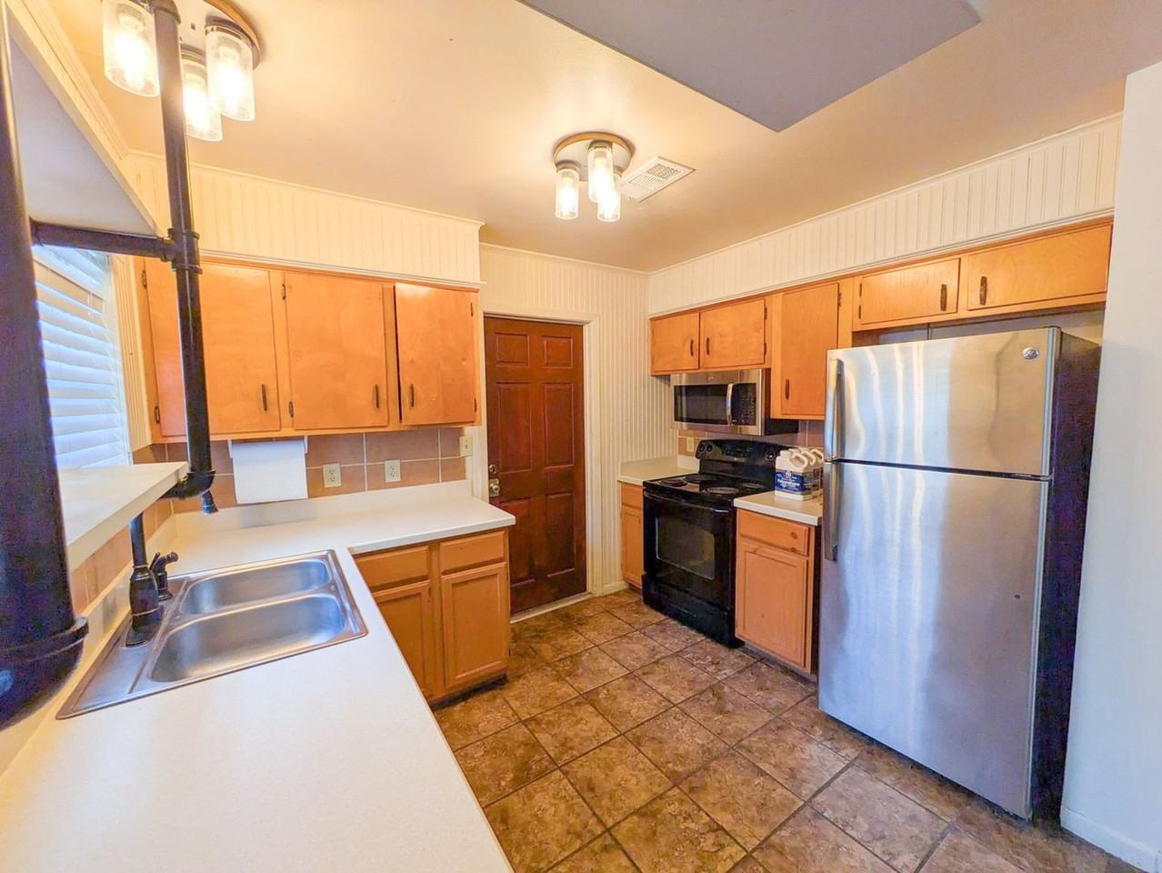 9225 Shepherd Dr - Photo 7 of 19