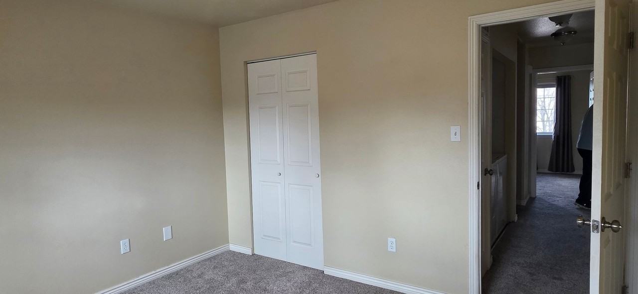 1011 Hacienda Ct - Photo 2 of 9