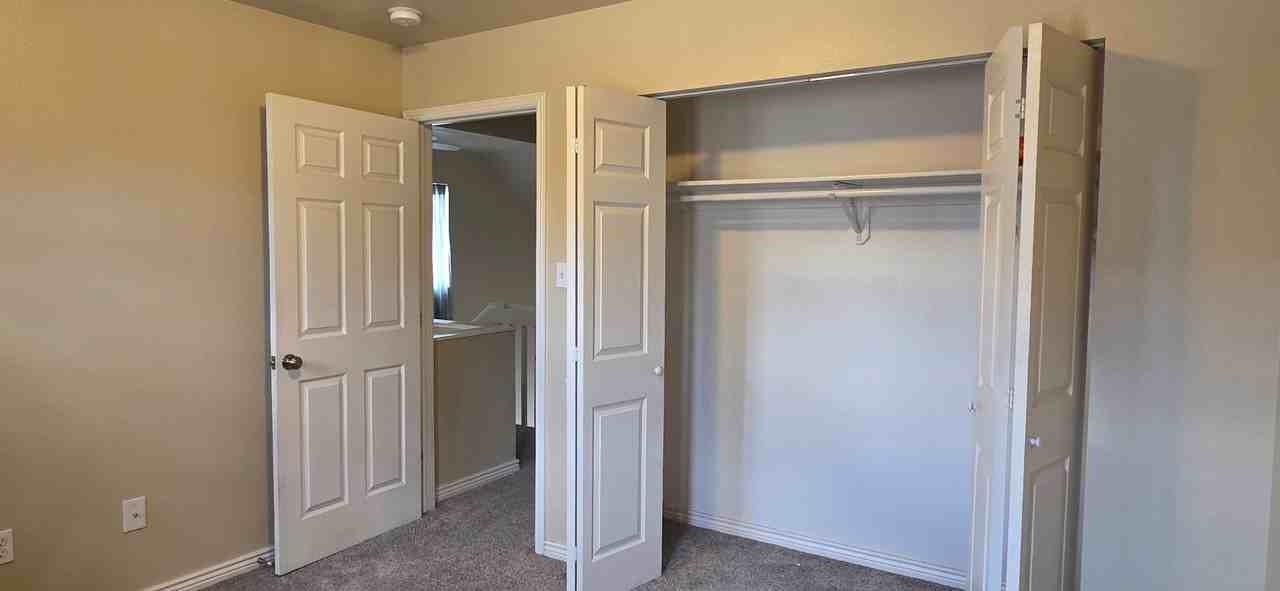 1011 Hacienda Ct - Photo 4 of 9