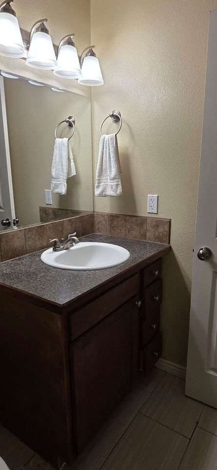 1011 Hacienda Ct - Photo 7 of 9