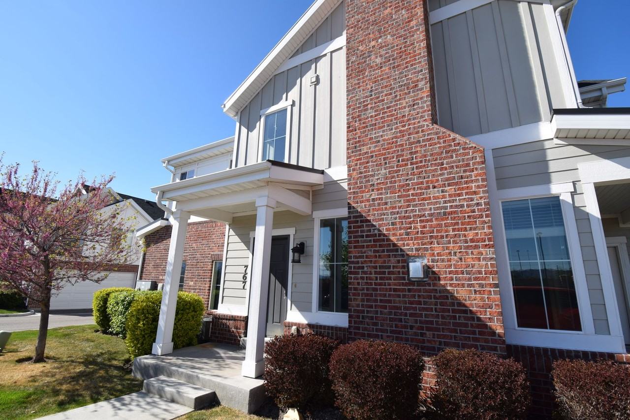 767 E Oakhampton Dr - Photo 2 of 34