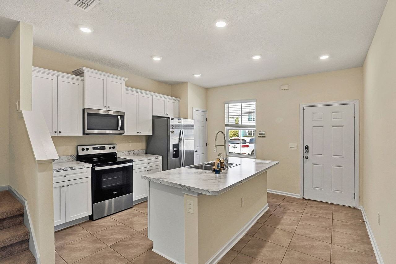 197 Whispering Brook Dr - Photo 4 of 16