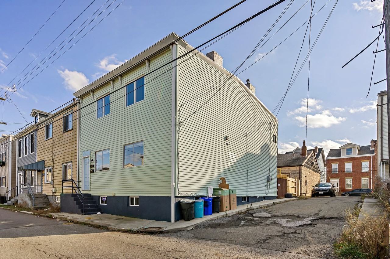 1129 Brabec St - Photo 2 of 20