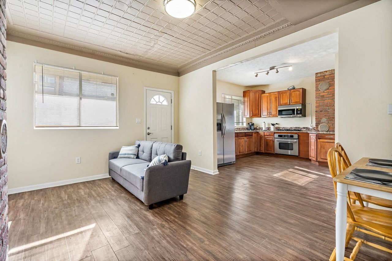 1129 Brabec St - Photo 3 of 20