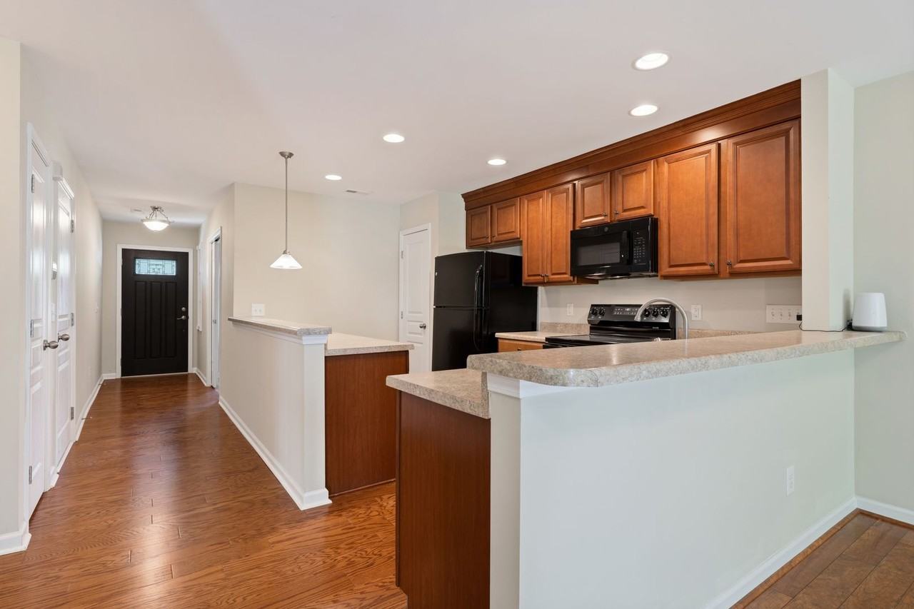 2703 Bartlett Cir - Photo 2 of 23