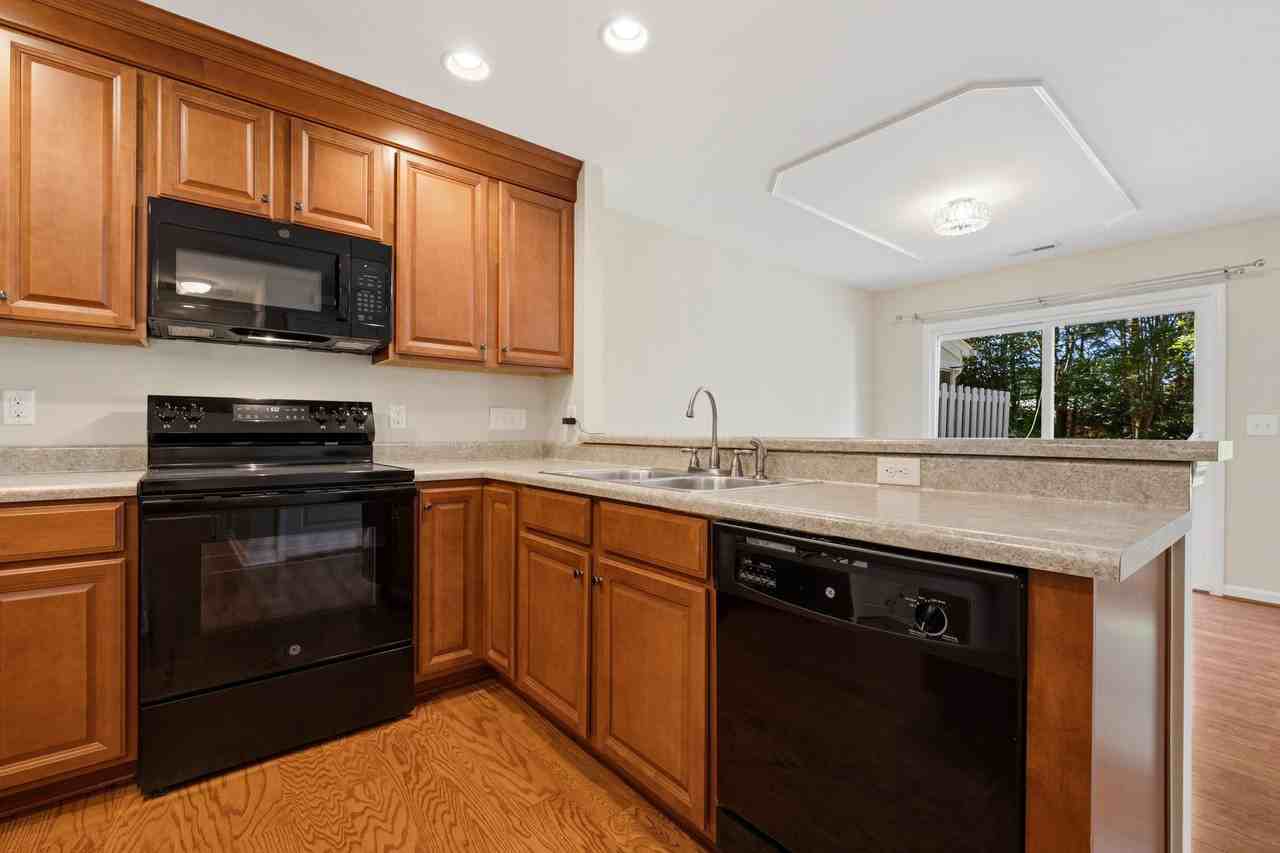 2703 Bartlett Cir - Photo 3 of 23