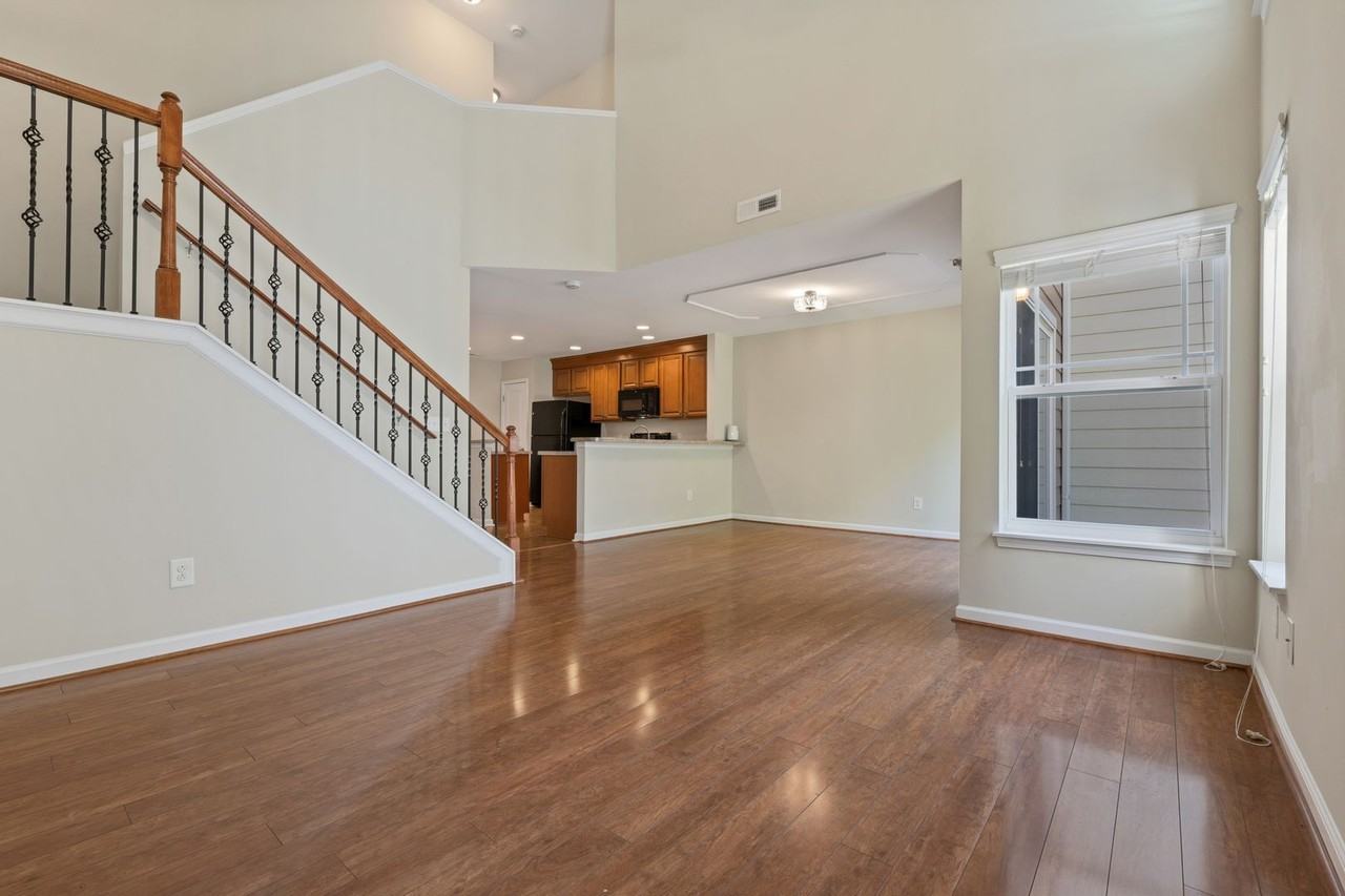 2703 Bartlett Cir - Photo 6 of 23