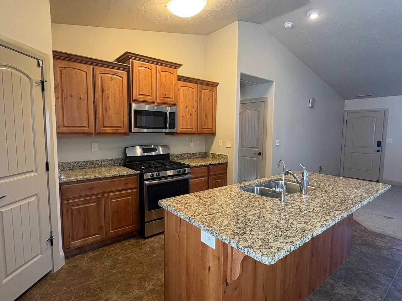 387 N 2680 W - Photo 7 of 36