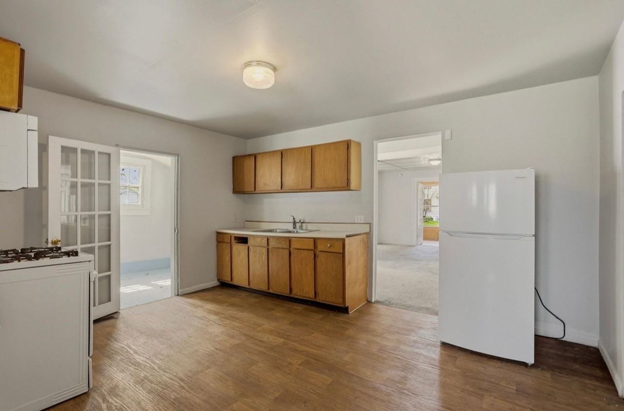 220 S Bond St - Photo 7 of 14