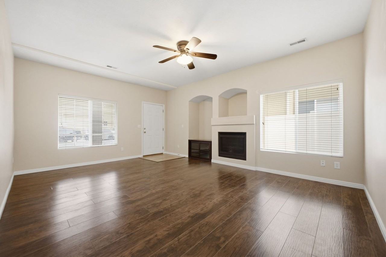 1427 E Verona Creek Way - Photo 2 of 30