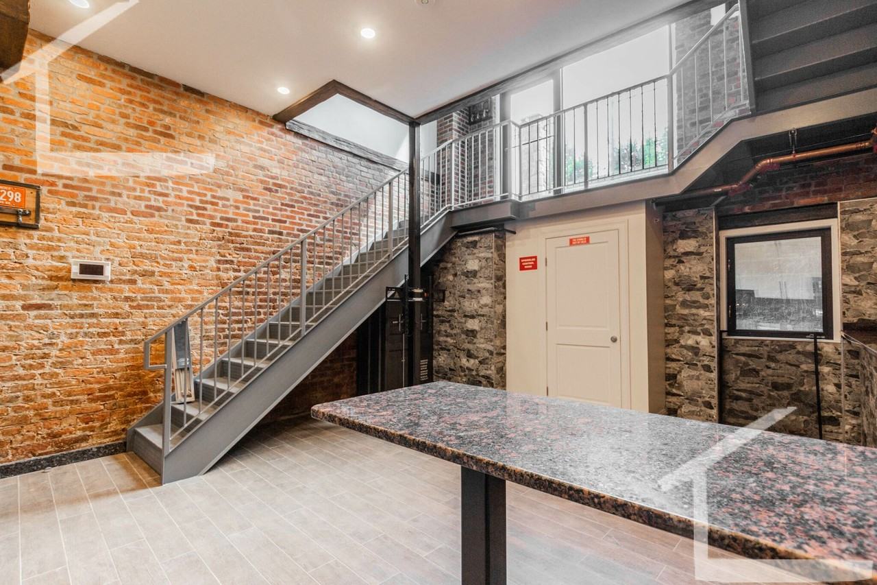1022 Commonwealth Ave - Photo 3 of 9