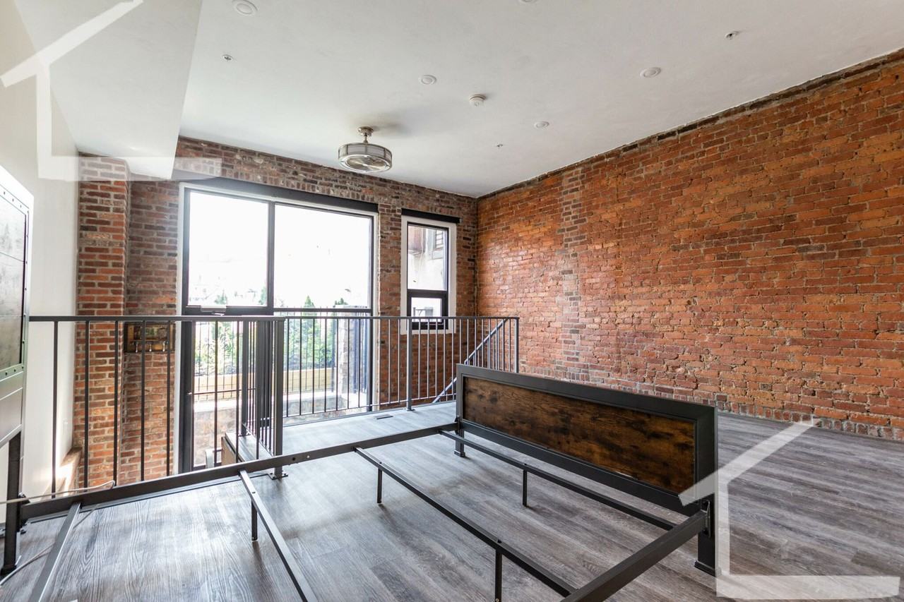 1022 Commonwealth Ave - Photo 5 of 9