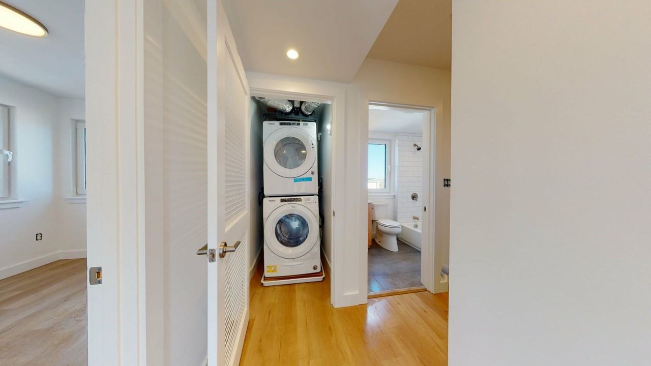 2837 Washington St - Photo 5 of 12