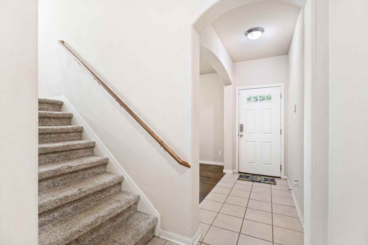 6718 Buckhorn Clf - Photo 5 of 28