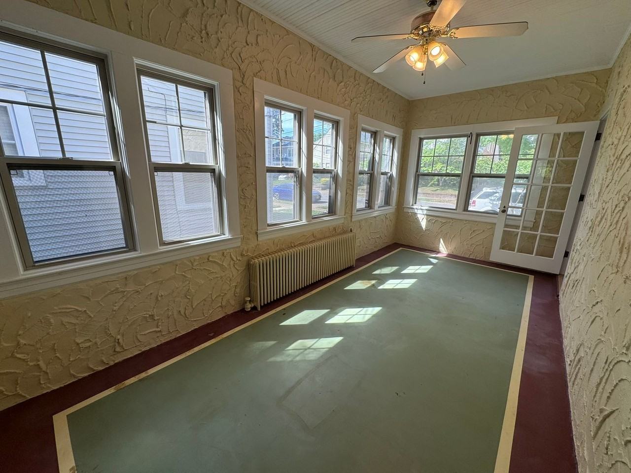 199 Marshall Ter - Photo 4 of 32