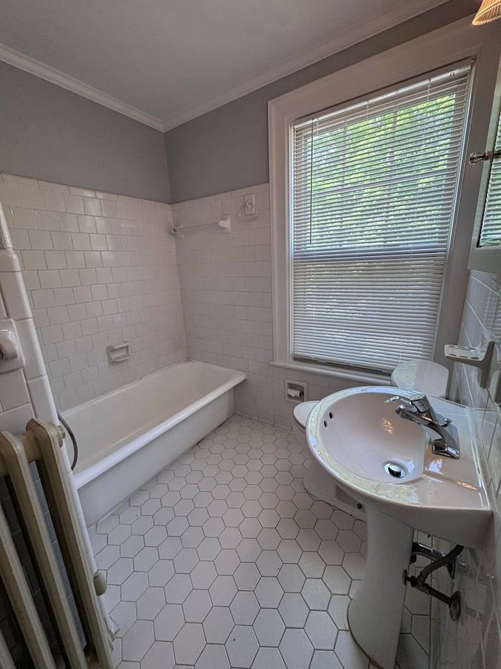 199 Marshall Ter - Photo 5 of 32