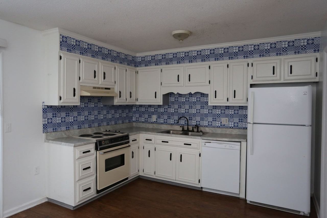 251 Knight Dr #7 - Photo 3 of 9