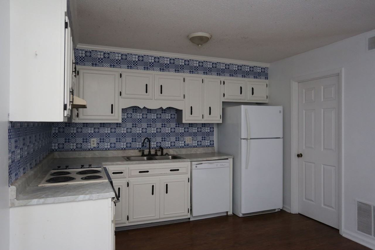 251 Knight Dr #7 - Photo 4 of 9