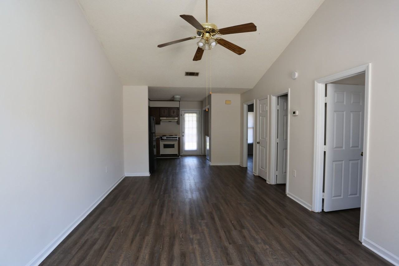 100 Lanier Dr #17 - Photo 3 of 9
