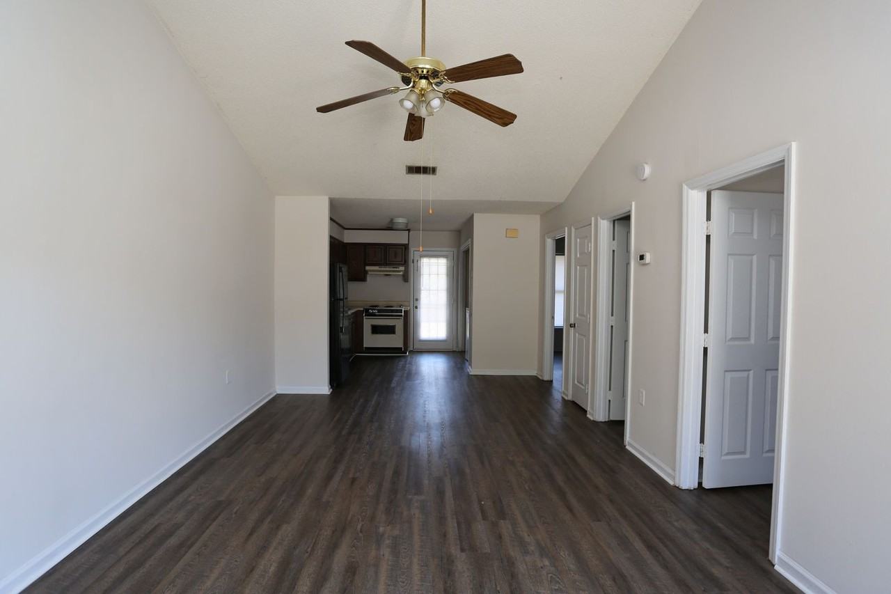 100 Lanier Dr #17 - Photo 4 of 9