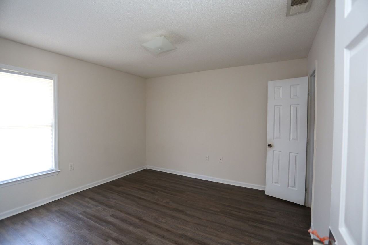 100 Lanier Dr #17 - Photo 6 of 9