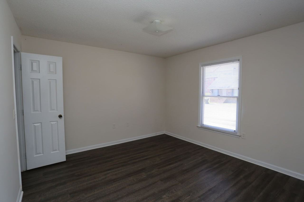 100 Lanier Dr #17 - Photo 7 of 9