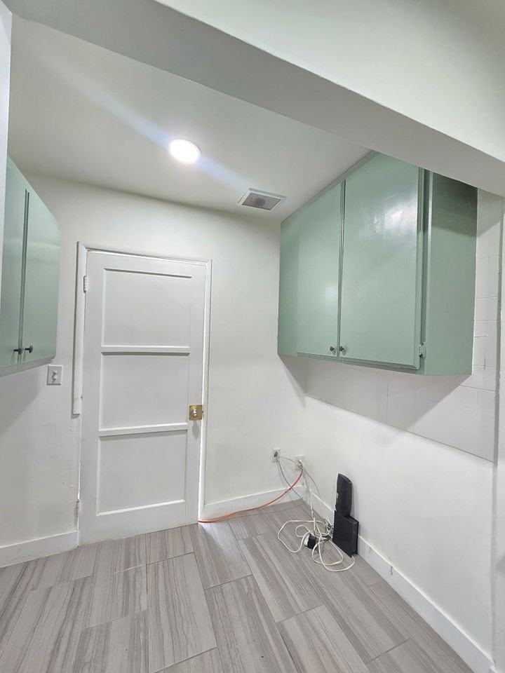 8154 Potter Ave - Photo 4 of 18