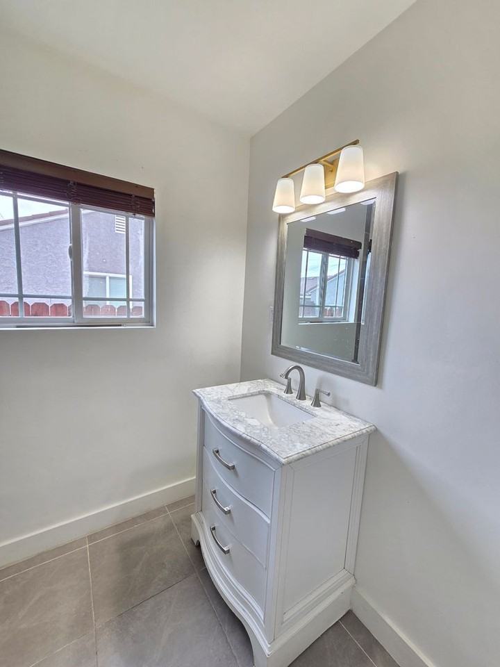 8154 Potter Ave - Photo 5 of 18