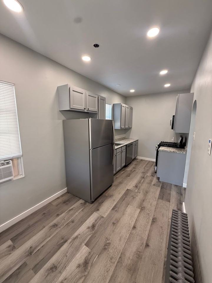 519 Roup Street - Photo 2 of 13