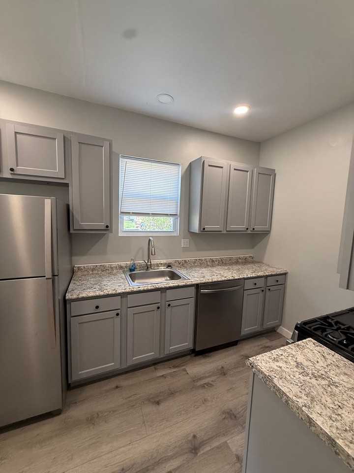 519 Roup Street - Photo 3 of 13