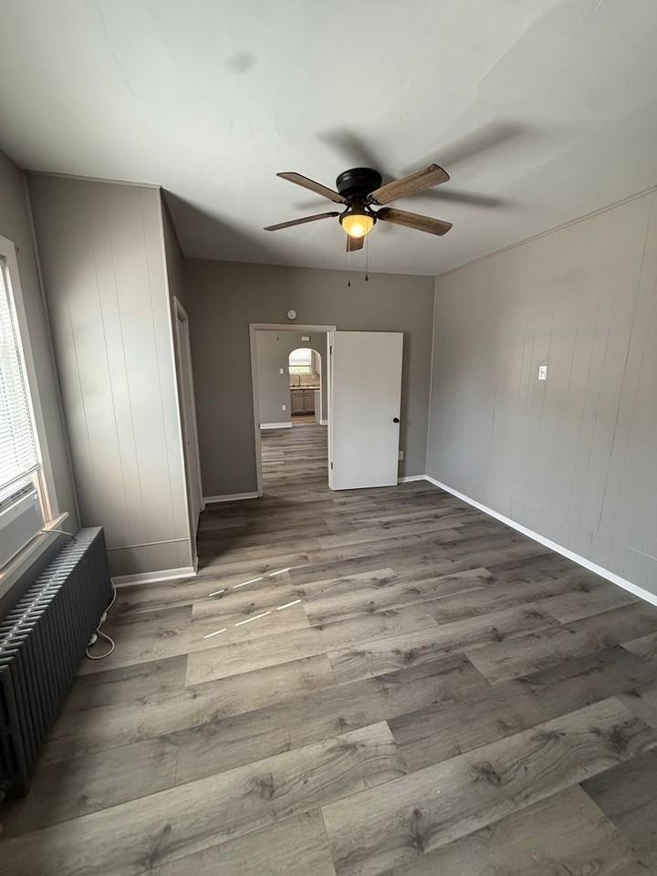 519 Roup Street - Photo 4 of 13