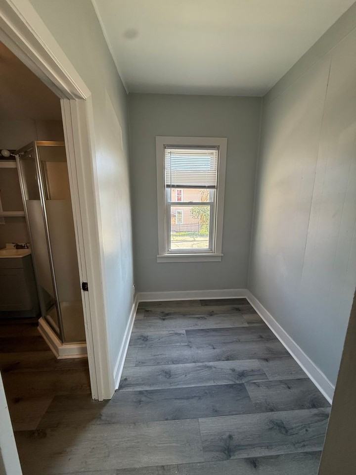 519 Roup Street - Photo 6 of 13