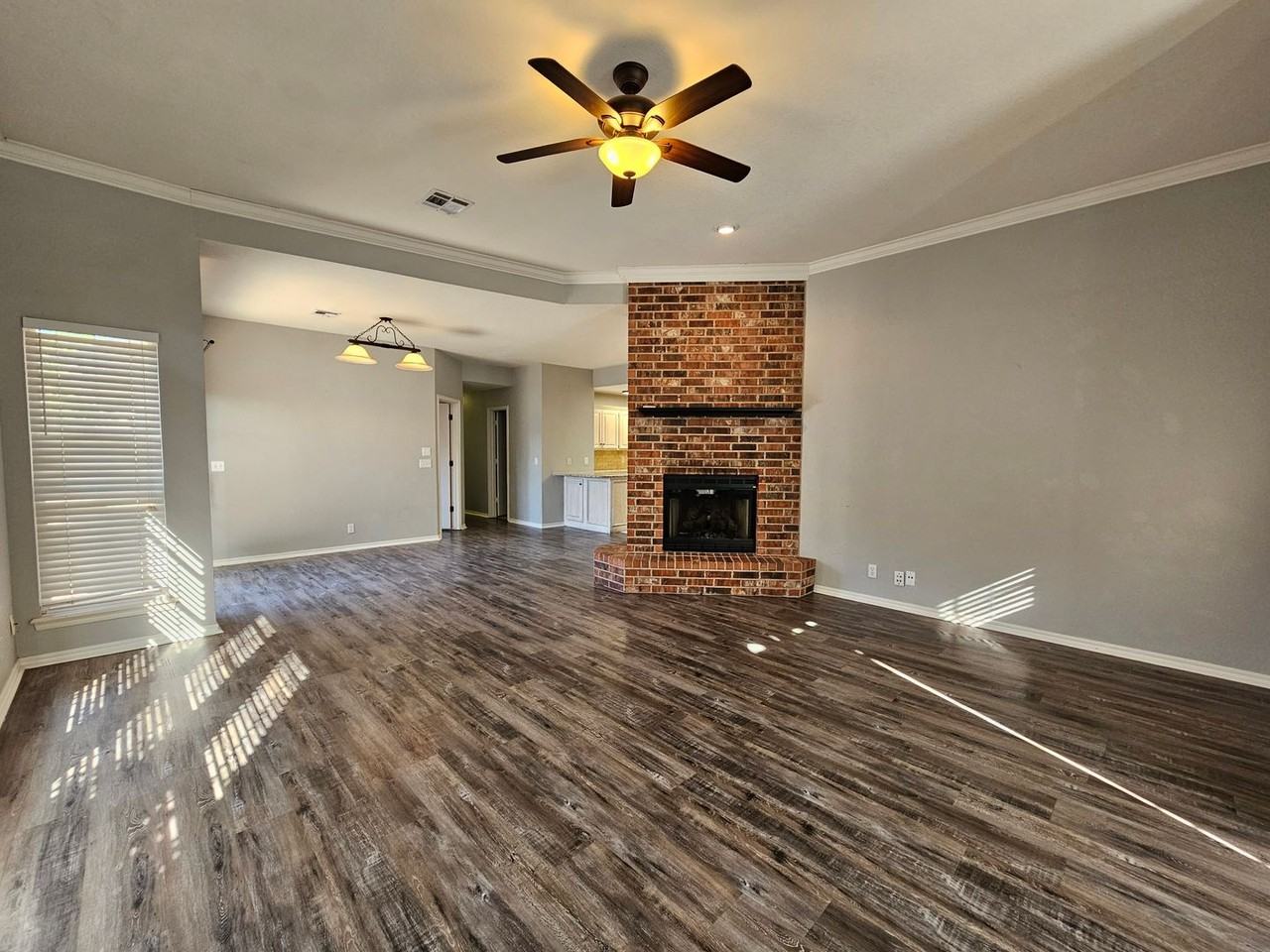 2825 Astor Dr - Photo 4 of 24