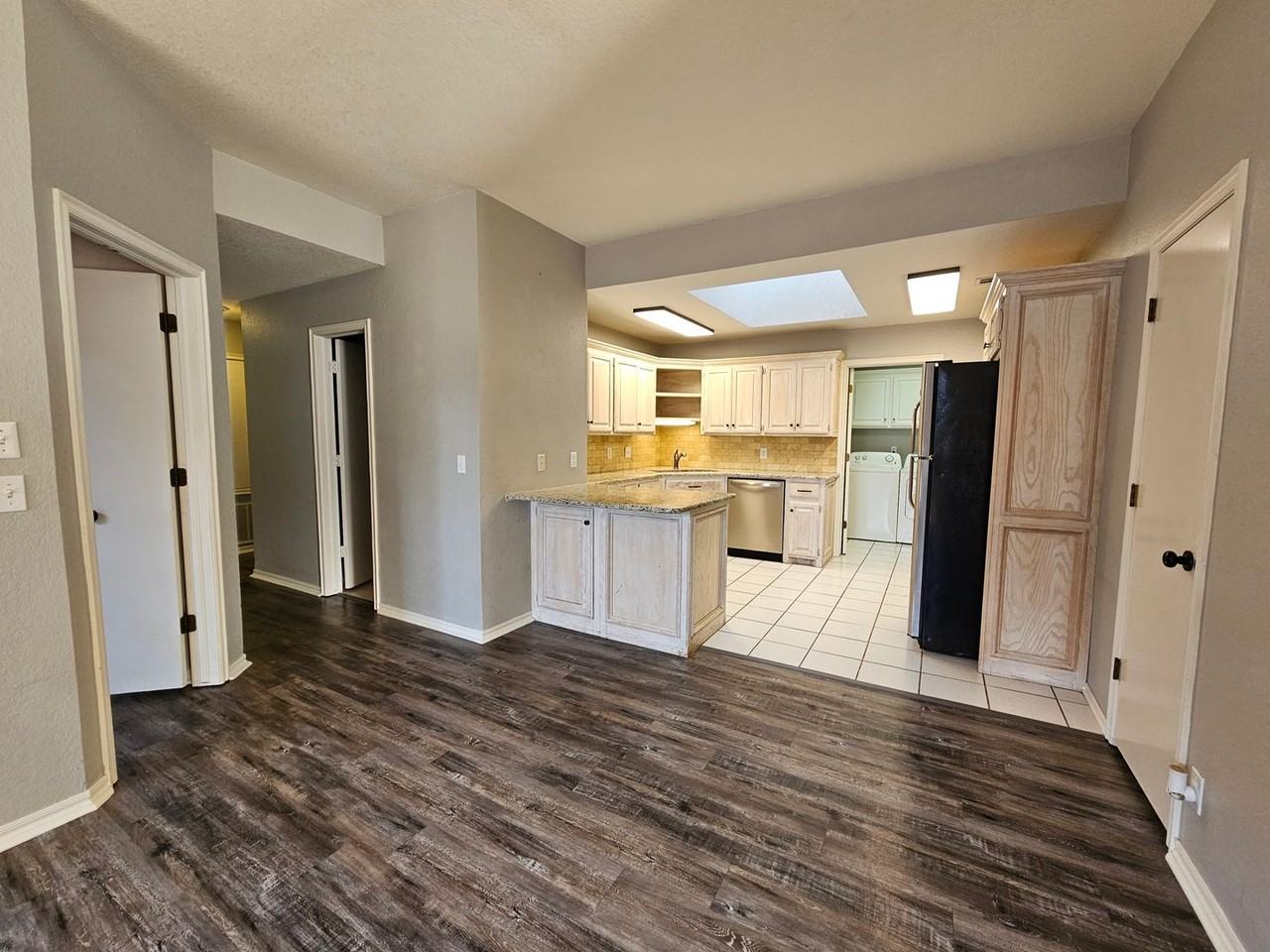 2825 Astor Dr - Photo 5 of 24