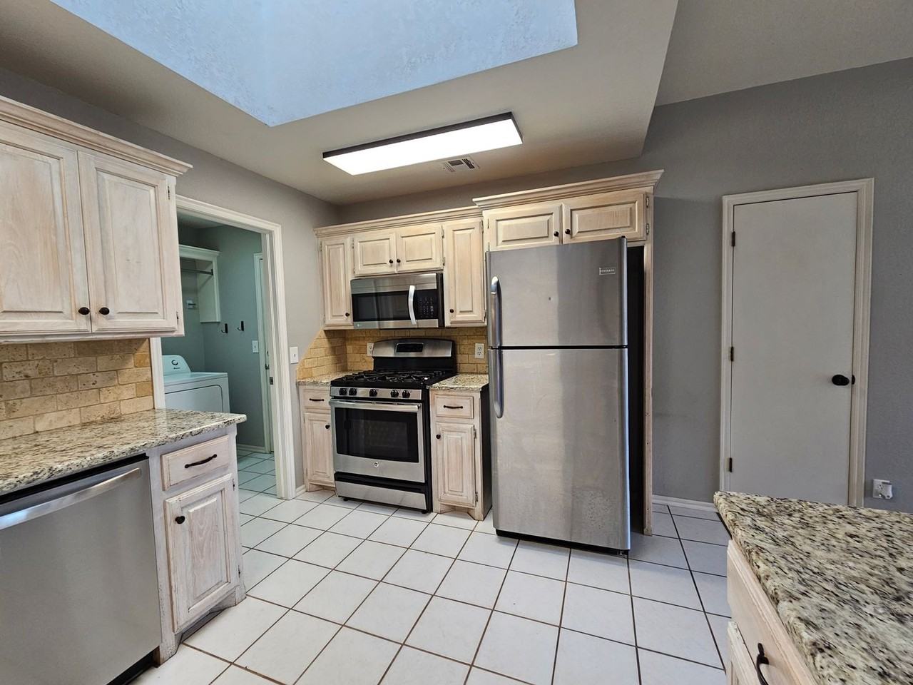 2825 Astor Dr - Photo 7 of 24