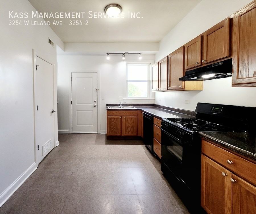 3254 W Leland Ave #3254-2 - Photo 4 of 17