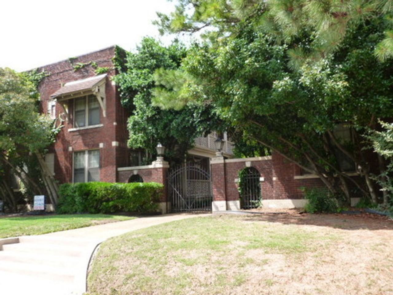 Peabody Place Apartments - Photo 2 of 8