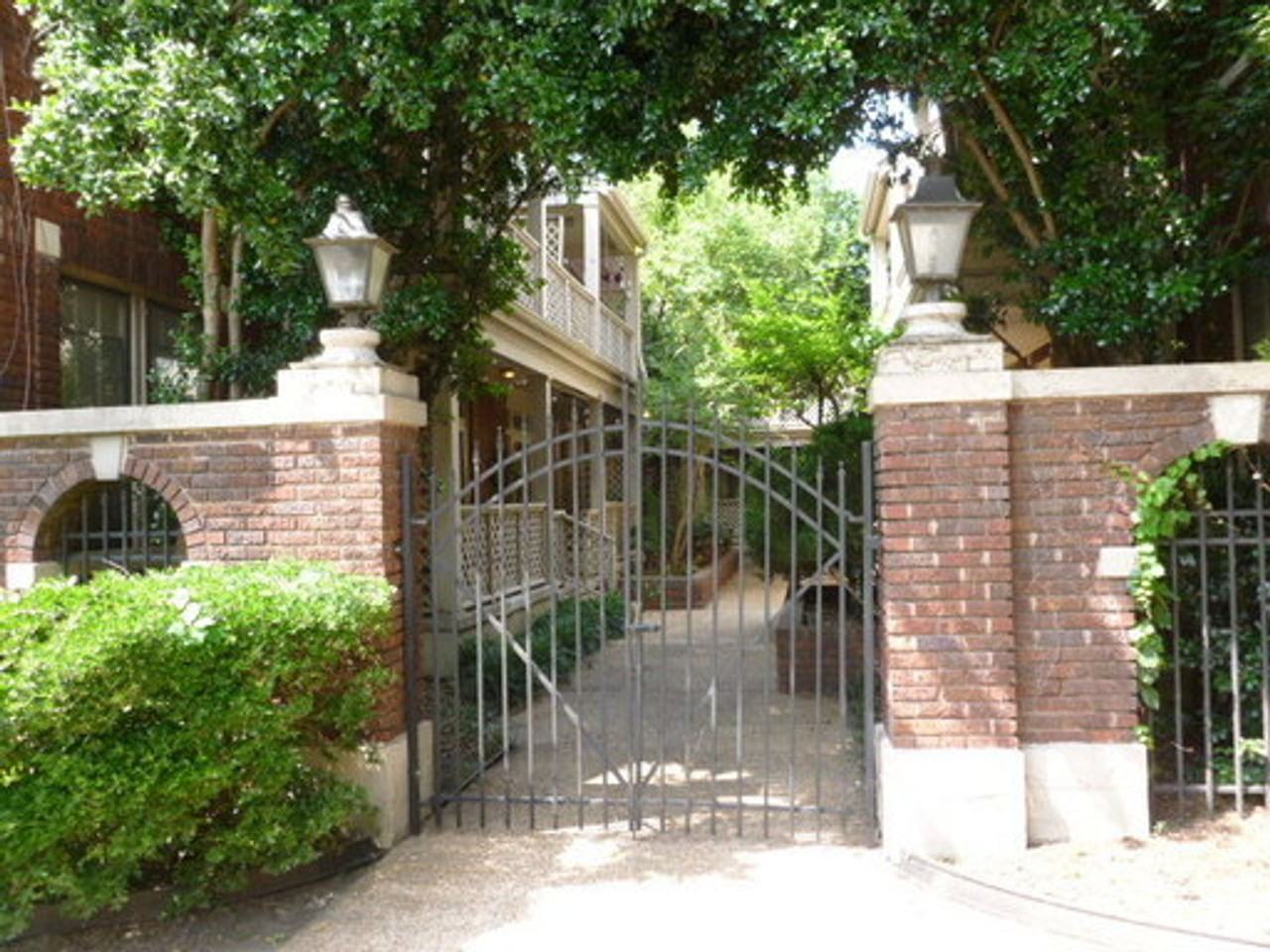 Peabody Place Apartments - Photo 4 of 8