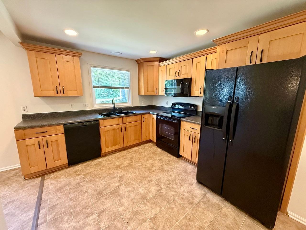 360 Bluegrass Ave - Photo 7 of 30