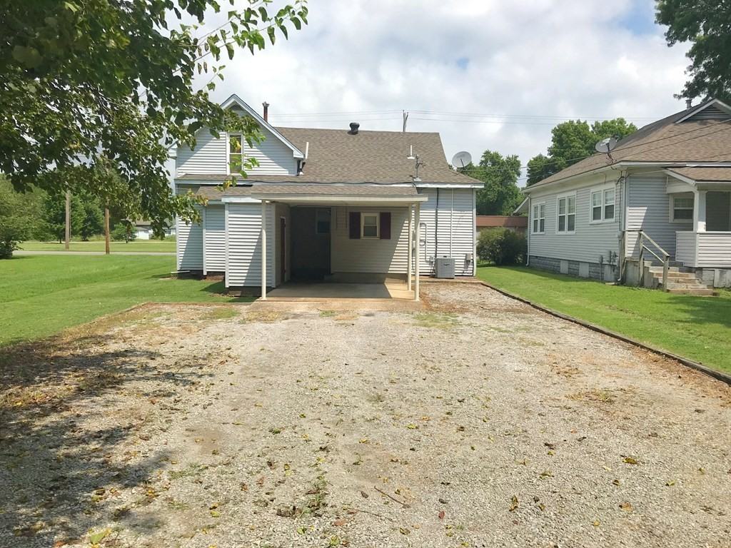 703 W 4th St - Photo 3 of 19