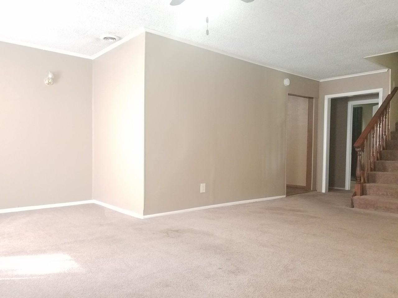 703 W 4th St - Photo 4 of 19